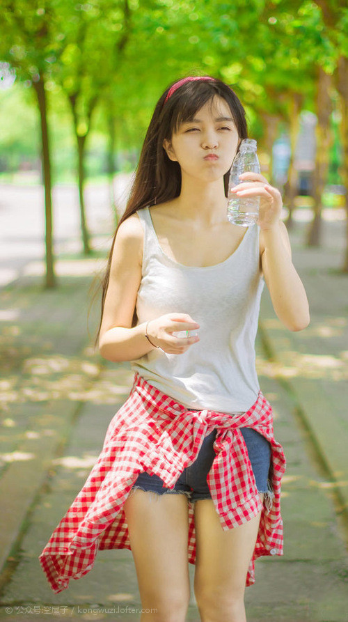 im电竞网页版-防守区域重叠协同力度大，队形控制突出，区域联防防守